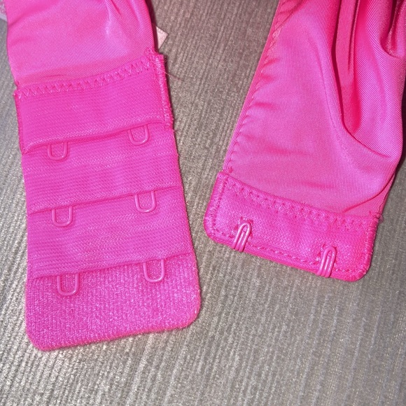 38D Victoria’s Secret underwire hot pink push up bra w lace on sides - Picture 8 of 8